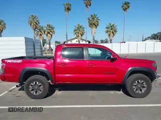 2021 Toyota Tacoma SR z VIN 5TFCZ5AN8MX247421, wystawiony jako IAAI lot #42147910 z przebiegiem 94 467 mil mil oraz . Historia ofert i sprzedaży dostępna na DreamBid. Obrazek 14.
