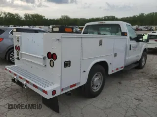2011 Ford F-250 XL z VIN 1FDBF2A67BEC47393, wystawiony jako Copart lot #55200095 z przebiegiem 65 588 mil mil oraz Szkoda całkowita • Salvage title. Historia ofert i sprzedaży dostępna na DreamBid. Obrazek 3.