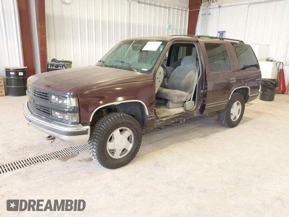 1996 Chevrolet Tahoe z VIN 1GNEK13R3TJ387858, wystawiony jako IAAI lot #41675147 z przebiegiem 196 811 mil mil oraz . Historia ofert i sprzedaży dostępna na DreamBid. Obrazek 2.