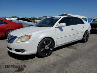 2008 Toyota Avalon XL z VIN 4T1BK36B78U314984, wystawiony jako Copart lot #61570965 z przebiegiem 249 165 mil mil oraz Czysty tytuł • Clean title. Historia ofert i sprzedaży dostępna na DreamBid. Obrazek 1.