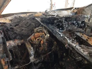 2019 Kia Sorento L z VIN 5XYPG4A37KG555955, wystawiony jako IAAI lot #42009824 z przebiegiem Nie podano mil oraz . Historia ofert i sprzedaży dostępna na DreamBid. Obrazek 7.