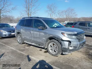 2022 Honda Passport TrailSport with VIN 5FNYF8H61NB000381, listed as a IAAI auction lot 41417954 with 32,753 mi miles. Bid and sale history available at carsss.com. Image 1.