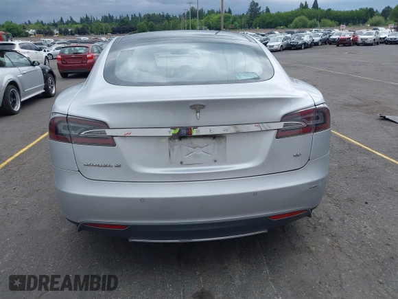 2014 Tesla Model S 60 with VIN 5YJSA1S13EFP53662, listed as a IAAI auction lot 42249930 with Not provided miles and . Bid and sale history available at DreamBid. Image 15.