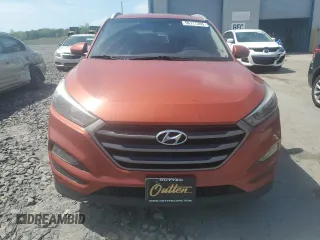 2016 Hyundai Tucson SE z VIN KM8J3CA41GU215612, wystawiony jako Copart lot #56111365 z przebiegiem 139 122 mil mil oraz Szkoda całkowita • Salvage title. Historia ofert i sprzedaży dostępna na DreamBid. Obrazek 5.