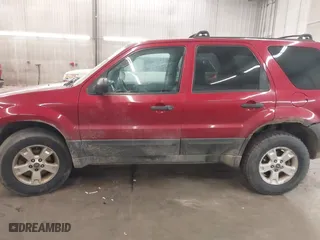 2006 Ford Escape XLT with VIN 1FMYU93176KD47219, listed as a IAAI auction lot 41785112 with 247,175 mi miles. Bid and sale history available at carsss.com. Image 15.