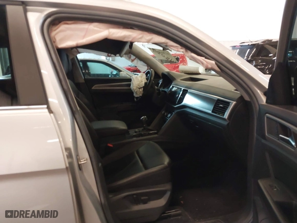 2018 Volkswagen Atlas 3.6L V6 SEL with VIN 1V2MR2CA5JC524122, listed as a IAAI auction lot 41805968 with 45,876 mi miles. Bid and sale history available at carsss.com. Image 5.