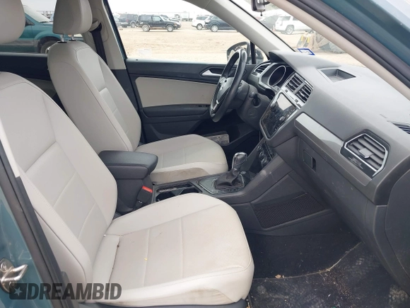 2019 Volkswagen Tiguan SE with VIN 3VV3B7AX3KM139472, listed as a IAAI auction lot 41674213 with 47,990 mi miles and . Bid and sale history available at DreamBid. Image 5.