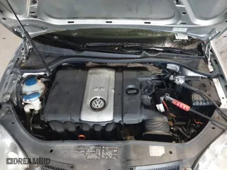 2005 Volkswagen Jetta Sedan 2.5L with VIN 3VWRG71KX5M621338, listed as a IAAI auction lot 41103449 with 210,749 mi miles. Bid and sale history available at carsss.com. Image 10.