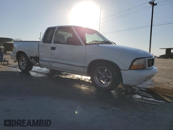 1999 GMC Sonoma SLS with VIN 1GTCS19X7X8517465, listed as a Copart auction lot 48478685 with 210,782 mi miles and Salvage Title. Bid and sale history available at carsss.com. Image 4.