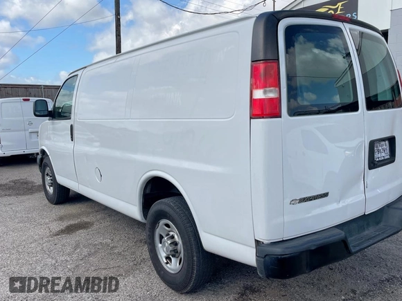 2019 Chevrolet Express Cargo with VIN 1GCWGAFP8K1370612, listed as a Copart auction lot 62214645 with 104,484 mi miles and Clean title. Bid and sale history available at DreamBid. Image 3.