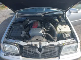 2000 Mercedes-Benz C 230 Kompressor z VIN WDBHA24G5YA865540, wystawiony jako IAAI lot #42328754 z przebiegiem 181 940 mil mil oraz . Historia ofert i sprzedaży dostępna na DreamBid. Obrazek 10.