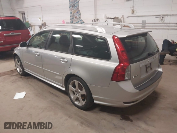 2011 Volvo V50 с VIN YV1672MW8B2597061, выставлен на аукционе IAAI как лот 42083823 с пробегом 164 818 миль миль и . История ставок и продаж доступна на DreamBid. Изображение 3.