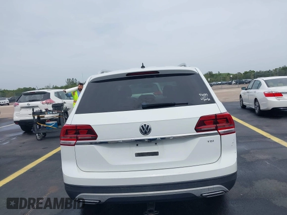 2018 Volkswagen Atlas S z VIN 1V2AP2CA7JC599090, wystawiony jako IAAI lot #42419230 z przebiegiem 81 176 mil mil oraz . Historia ofert i sprzedaży dostępna na DreamBid. Obrazek 17.