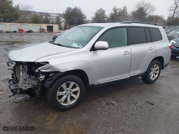2013 Toyota Highlander with VIN 5TDBK3EH6DS230910, listed as a IAAI auction lot 41572826 with 171,081 mi miles. Bid and sale history available at carsss.com. Image 17.