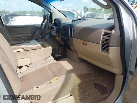 2008 Nissan Titan XE z VIN 1N6BA06A48N358946, wystawiony jako IAAI lot #42456610 z przebiegiem 217 552 mil mil oraz . Historia ofert i sprzedaży dostępna na DreamBid. Obrazek 5.