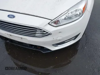 2015 Ford Focus Titanium z VIN 1FADP3N28FL262273, wystawiony jako IAAI lot #42552995 z przebiegiem 60 504 mil mil oraz . Historia ofert i sprzedaży dostępna na DreamBid. Obrazek 6.