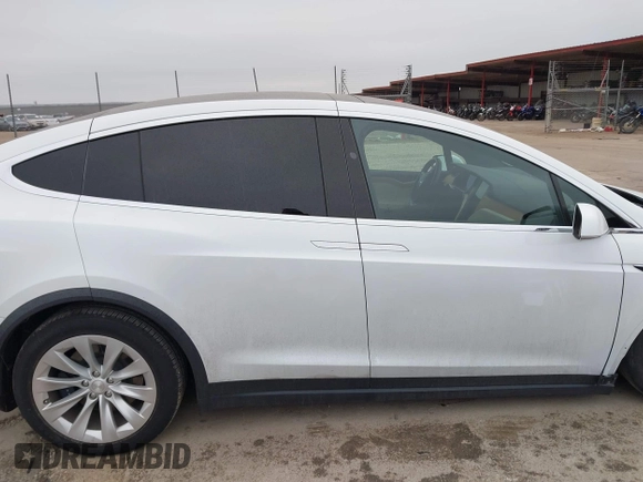 2020 Tesla Model X Long Range with VIN 5YJXCDE2XLF284847, listed as a IAAI auction lot 41595151 with 29,466 mi miles. Bid and sale history available at carsss.com. Image 14.