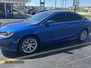 2015 Chrysler 200 C z VIN 1C3CCCEG6FN583251, wystawiony jako Copart lot #54969025 z przebiegiem 86 173 mil mil oraz Tytuł czysty. Historia ofert i sprzedaży dostępna na DreamBid. Obrazek 2.