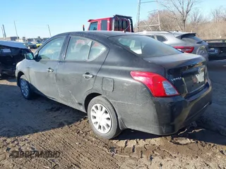 2016 Nissan Versa SV z VIN 3N1CN7AP5GL832064, wystawiony jako IAAI lot #41420008 z przebiegiem 80 890 mil mil oraz . Historia ofert i sprzedaży dostępna na DreamBid. Obrazek 3.