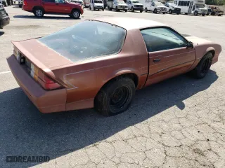 1985 Chevrolet Camaro Z28 Sport with VIN 1G1FP87H4FL450945, listed as a Copart auction lot 75465654 with 90,716 mi miles and Clean Title. Bid and sale history available at carsss.com. Image 3.