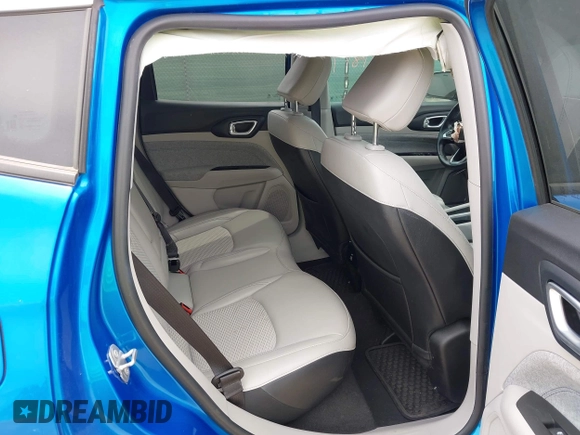 2022 Jeep Compass Latitude with VIN 3C4NJDBB3NT231817, listed as a IAAI auction lot 42070320 with 44,804 mi miles and . Bid and sale history available at DreamBid. Image 8.