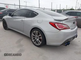 2013 Hyundai Genesis Coupe Track z VIN KMHHU6KJ6DU083587, wystawiony jako IAAI lot #42307625 z przebiegiem 135 247 mil mil oraz . Historia ofert i sprzedaży dostępna na DreamBid. Obrazek 3.