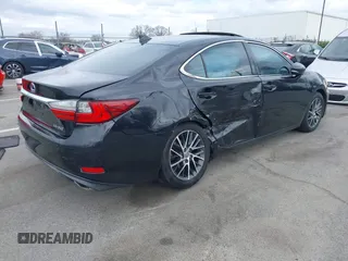 2018 Lexus ES with VIN 58ABK1GG0JU088946, listed as a IAAI auction lot 41720270 with 154,064 mi miles. Bid and sale history available at carsss.com. Image 4.