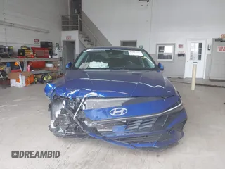 2024 Hyundai Elantra SE z VIN KMHLL4DG9RU681389, wystawiony jako IAAI lot #42017186 z przebiegiem 13 762 mil mil oraz . Historia ofert i sprzedaży dostępna na DreamBid. Obrazek 12.