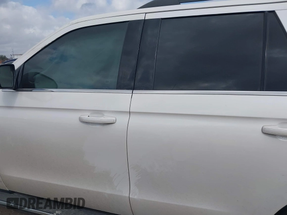2019 Ford Expedition XLT with VIN 1FMJU1HT9KEA81854, listed as a IAAI auction lot 41462070 with 83,087 mi miles. Bid and sale history available at carsss.com. Image 14.