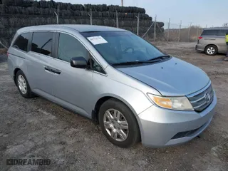 2013 Honda Odyssey LX with VIN 5FNRL5H22DB028827, listed as a IAAI auction lot 41775121 with 211,205 mi miles. Bid and sale history available at carsss.com. Image 1.