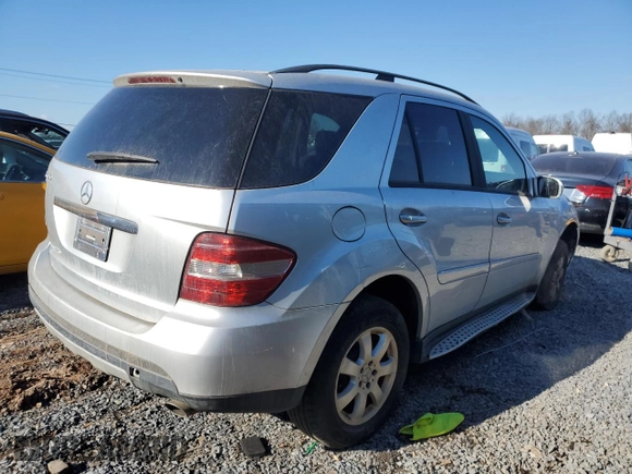 2006 Mercedes-Benz M 350 with VIN 4JGBB86E46A005608, listed as a Copart auction lot 87710135 with 139,771 mi miles and Clean Title. Bid and sale history available at DreamBid. Image 3.