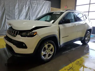 2023 Jeep Compass Latitude с VIN 3C4NJDBN8PT552894, выставлен на аукционе Copart как лот 60174955 с пробегом 49 356 миль миль и Списание • Salvage title. История ставок и продаж доступна на DreamBid. Изображение 1.
