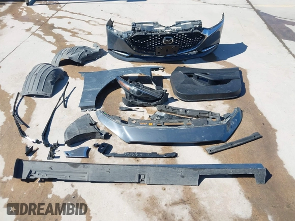 2022 Mazda 3 2.5 Turbo z VIN 3MZBPBAY8NM308426, wystawiony jako IAAI lot #41808563 z przebiegiem 44 693 mil mil oraz . Historia ofert i sprzedaży dostępna na DreamBid. Obrazek 12.