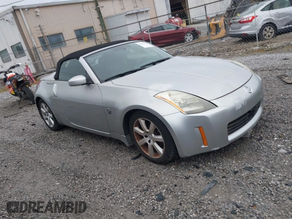 2005 Nissan 350Z Touring z VIN JN1AZ36A25M759800, wystawiony jako IAAI lot #42327063 z przebiegiem 100 940 mil mil oraz . Historia ofert i sprzedaży dostępna na DreamBid. Obrazek 1.