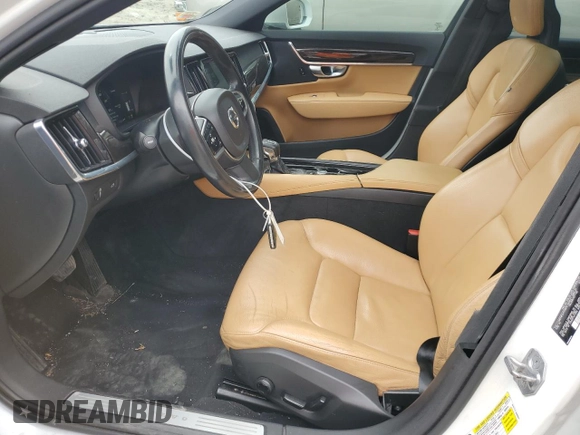 2018 Volvo S90 Momentum z VIN LVY982MK2JP016810, wystawiony jako Copart lot #49977074 z przebiegiem 67 685 mil mil oraz Szkody całkowita. Historia ofert i sprzedaży dostępna na DreamBid. Obrazek 7.