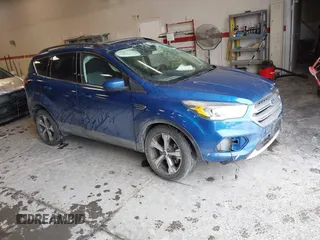 2017 Ford Escape SE z VIN 1FMCU9GD2HUB99955, wystawiony jako IAAI lot #41572200 z przebiegiem 63 023 mil mil oraz . Historia ofert i sprzedaży dostępna na DreamBid. Obrazek 1.