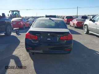 2018 BMW 3 Series 320i xDrive z VIN WBA8A3C52JA494542, wystawiony jako IAAI lot #41371426 z przebiegiem Nie podano mil oraz . Historia ofert i sprzedaży dostępna na DreamBid. Obrazek 16.
