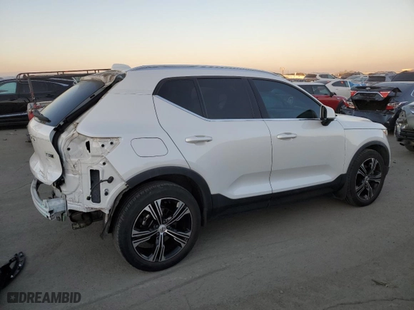 2019 Volvo XC40 Inscription with VIN YV4162UL2K2057274, listed as a Copart auction lot 89395525 with 30,540 mi miles and Salvage Title. Bid and sale history available at carsss.com. Image 3.