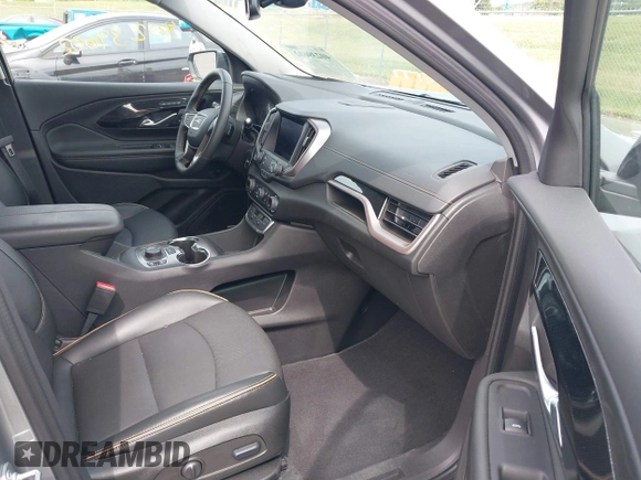 2024 GMC Terrain AT4 with VIN 3GKALYEG8RL267651, listed as a IAAI auction lot 40239602 with 3,589 mi miles and . Bid and sale history available at carsss.com. Image 5.