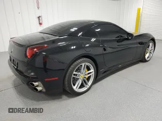2010 Ferrari California z VIN ZFF65LJA9A0172003, wystawiony jako Copart lot #55601145 z przebiegiem 11 247 mil mil oraz Tytuł czysty. Historia ofert i sprzedaży dostępna na DreamBid. Obrazek 3.