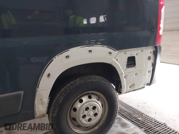 2018 Ram ProMaster Cargo z VIN 3C6TRVDG2JE160937, wystawiony jako IAAI lot #41654742 z przebiegiem 206 731 mil mil oraz . Historia ofert i sprzedaży dostępna na DreamBid. Obrazek 6.