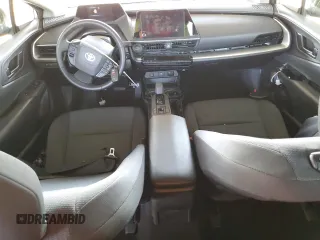 2024 Toyota Prius LE z VIN JTDACAAU8R3019538, wystawiony jako Copart lot #56960185 z przebiegiem 33 490 mil mil oraz Szkoda całkowita • Salvage title. Historia ofert i sprzedaży dostępna na DreamBid. Obrazek 8.