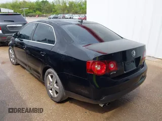 2008 Volkswagen Jetta Sedan SE with VIN 3VWRM71K18M103843, listed as a IAAI auction lot 40375543 with 279,186 mi miles. Bid and sale history available at carsss.com. Image 3.
