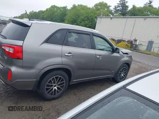 2014 Kia Sorento SX z VIN 5XYKWDA70EG478463, wystawiony jako IAAI lot #42251435 z przebiegiem 102 638 mil mil oraz . Historia ofert i sprzedaży dostępna na DreamBid. Obrazek 13.