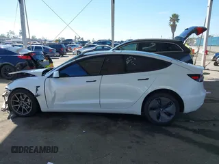 2018 Tesla Model 3 Long Range Battery z VIN 5YJ3E1EB3JF187543, wystawiony jako IAAI lot #41879169 z przebiegiem 74 144 mil mil oraz . Historia ofert i sprzedaży dostępna na DreamBid. Obrazek 15.