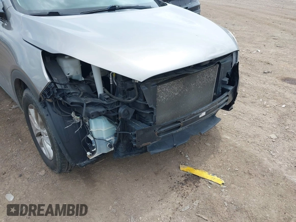 2016 Kia Sorento LX with VIN 5XYPG4A57GG003204, listed as a IAAI auction lot 42053975 with 189,653 mi miles. Bid and sale history available at carsss.com. Image 6.