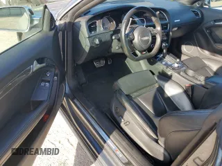 2013 Audi S5 Prestige z VIN WAUVGAFR9DA001304, wystawiony jako Copart lot #54165695 z przebiegiem 106 571 mil mil oraz Szkody całkowita. Historia ofert i sprzedaży dostępna na DreamBid. Obrazek 8.