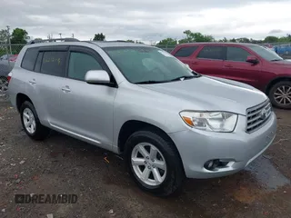 2010 Toyota Highlander SE z VIN 5TDKK3EH2AS020901, wystawiony jako IAAI lot #42212074 z przebiegiem 111 845 mil mil oraz . Historia ofert i sprzedaży dostępna na DreamBid. Obrazek 1.