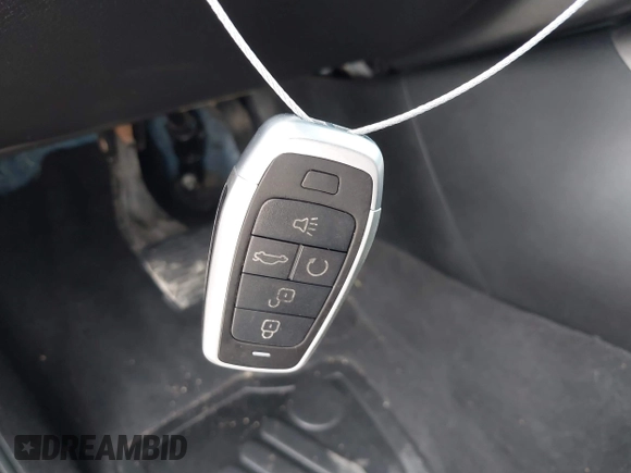 2018 Jeep Compass Latitude with VIN 3C4NJCBB6JT108842, listed as a IAAI auction lot 42221324 with 112,046 mi miles and . Bid and sale history available at DreamBid. Image 11.