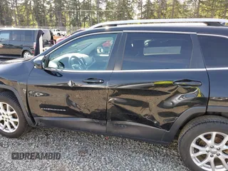 2016 Jeep Cherokee Altitude z VIN 1C4PJLCB5GW208005, wystawiony jako IAAI lot #42120987 z przebiegiem 179 423 mil mil oraz . Historia ofert i sprzedaży dostępna na DreamBid. Obrazek 6.